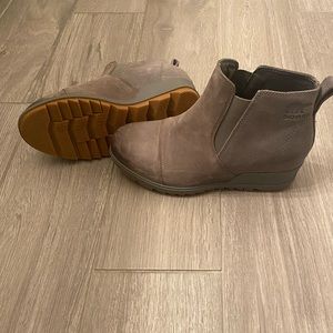 Grey Sorel Evie bootie